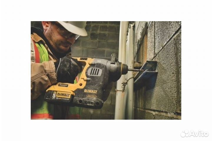 Перфоратор DeWalt DCH273N