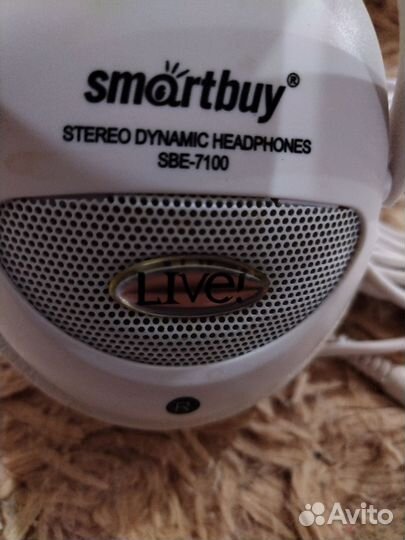 Проводные наушники