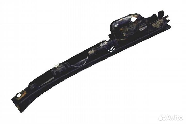 Пластиковая накладка под лобовым стеклом правая ча