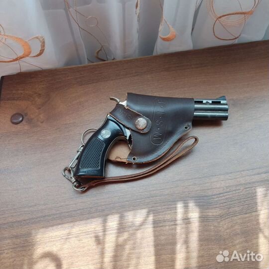 Зажигалка в виде пистолета