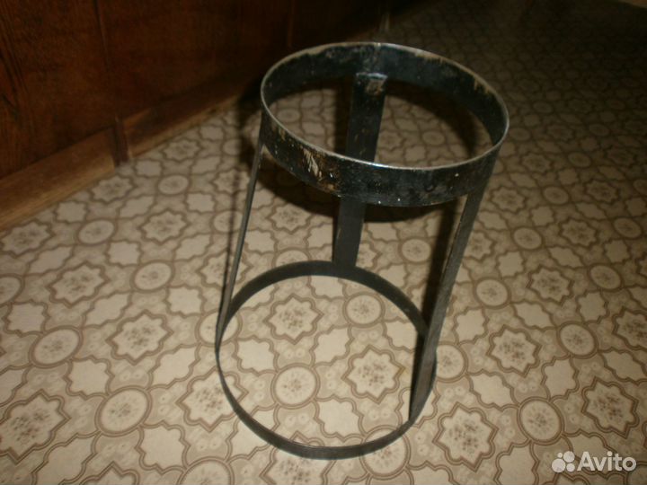 Подставка для кормления собак