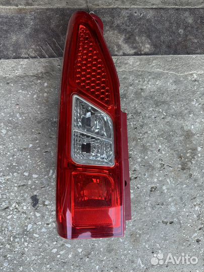 Фонарь задний левый