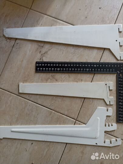 Крепление для полок стеллажа