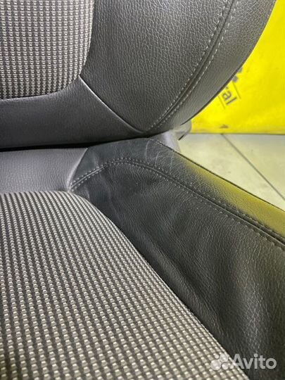 Сиденье переднее левое Opel Astra J хэтчбек