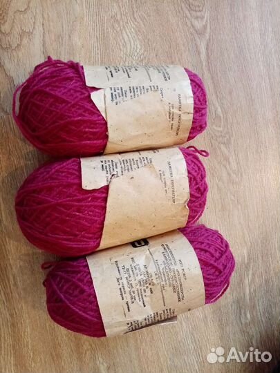 Нитки мулине, шерсть. Пяльцы и канва