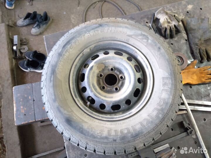 Blacklion W517 Winter Tamer 235/75 R15