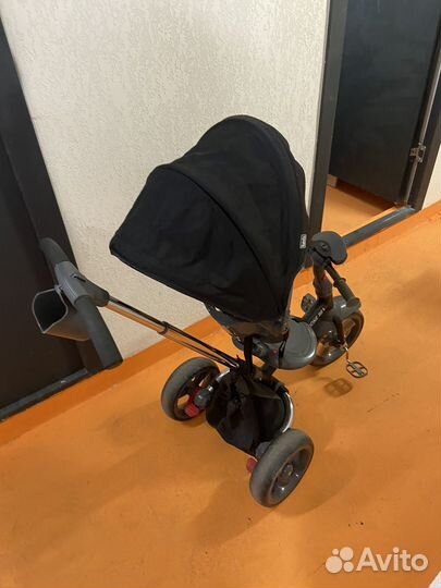 Трехколесный велосипед с ручкой