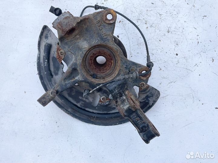 Кулак поворотный передний правый Renault Fluence