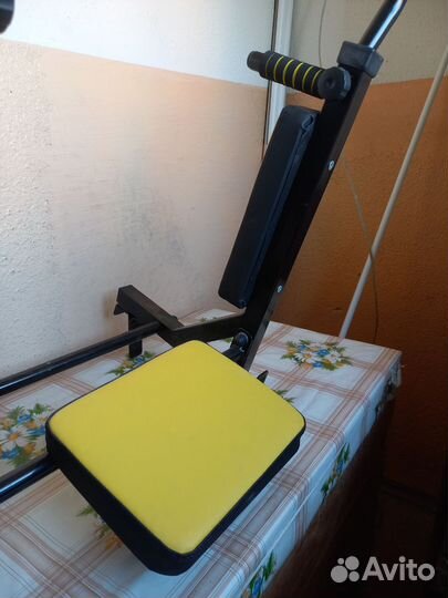 Турник навесной с мягкой спинкой и подлокотниками