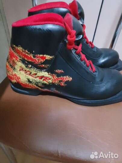 Лыжные ботинки на 38 р