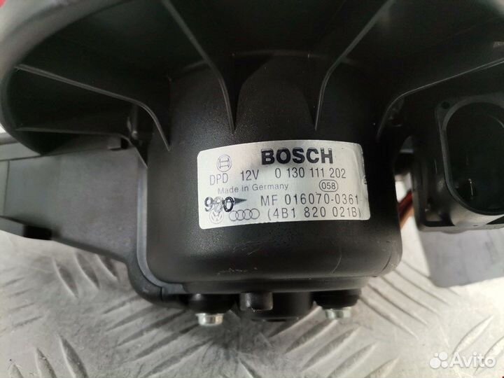 Моторчик печки для Audi A6 C5 4B1820021B