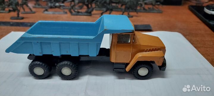 Модель грузовика краз