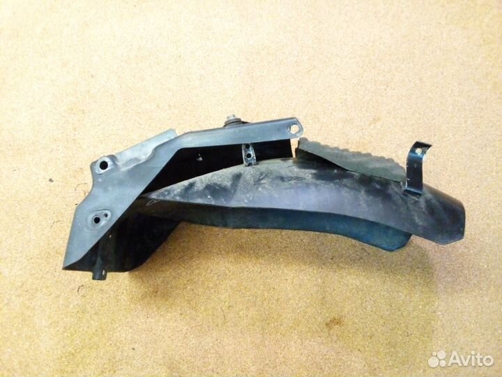 Пластик задний подкрылок suzuki bandit 250 gsf250