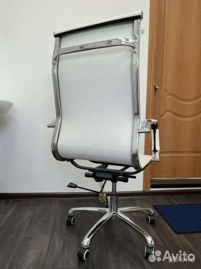 Офисное кресло