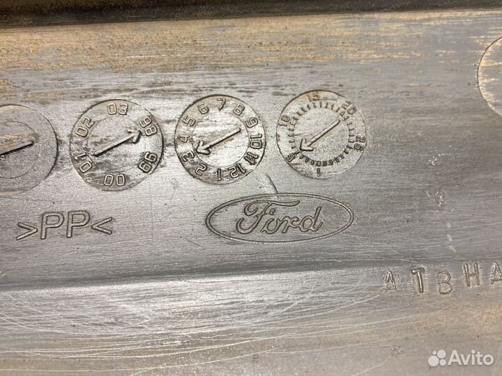 Молдинг заднего крыла Форд Транзит