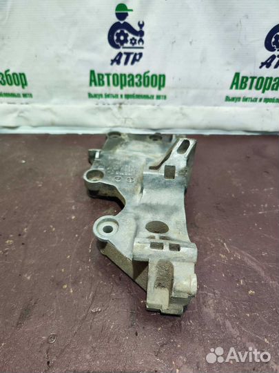 Кронштейн генератора Skoda Superb 2