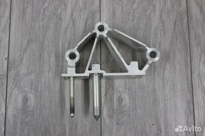 Кронштейн усилителя торпедо левый Passat CC