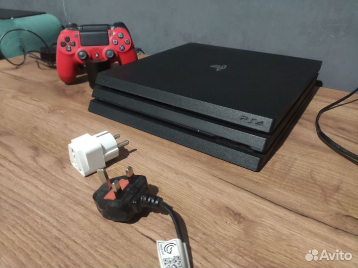 PS4 Pro + 2 Джойстика и зарядка к ним