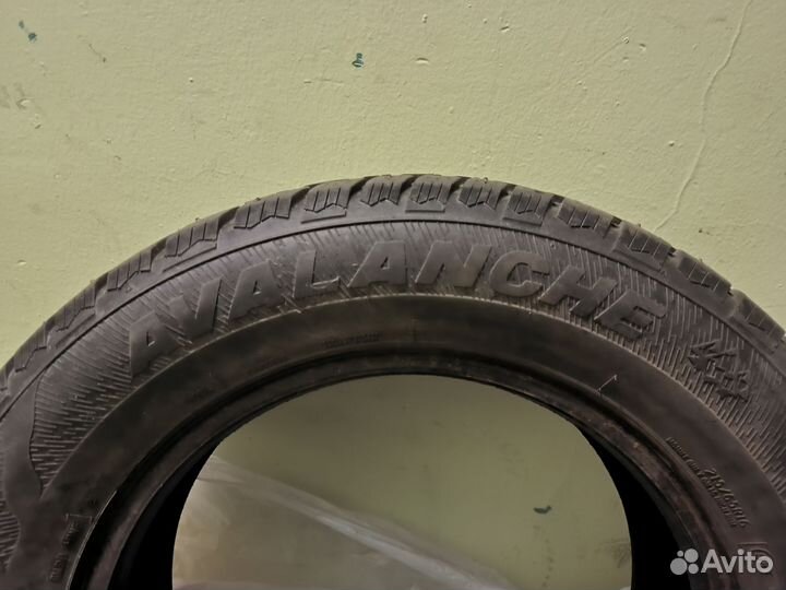 Avon Ranger Ice 215/65 R16