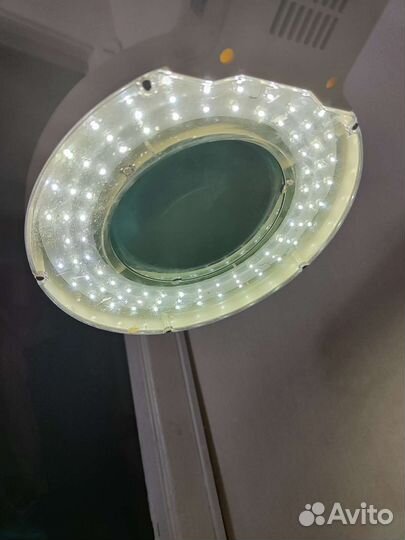 Лампа напольная с лупой