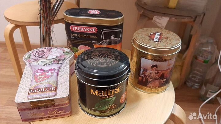 Жестяные банки от чая и печенья