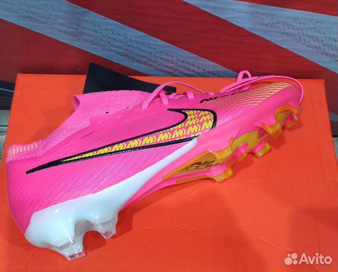 Футбольные бутсы nike