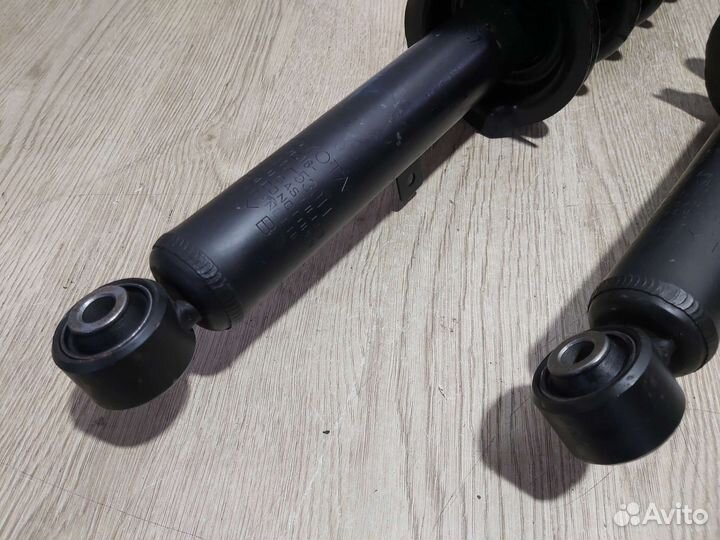 Стойки передние пара Toyota Altezza GXE10