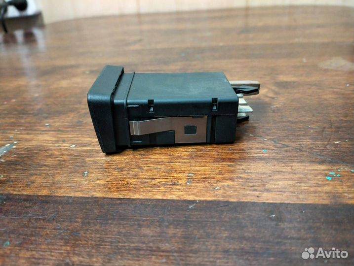 Кнопка подогрева сиденья Volkswagen Bora (ящик 13)