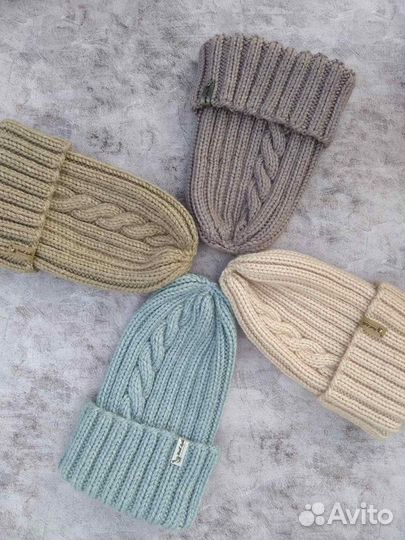 Женские вязаные шапки ручной работы