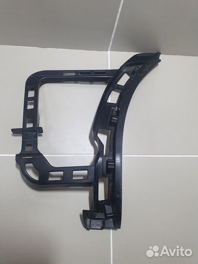 Направляющая заднего бампера правая VW Passat B7