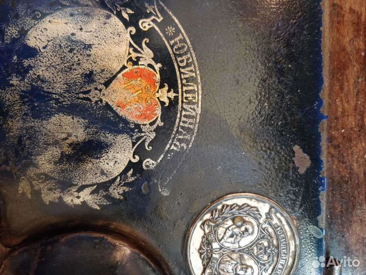 Антикварная швейная машинка