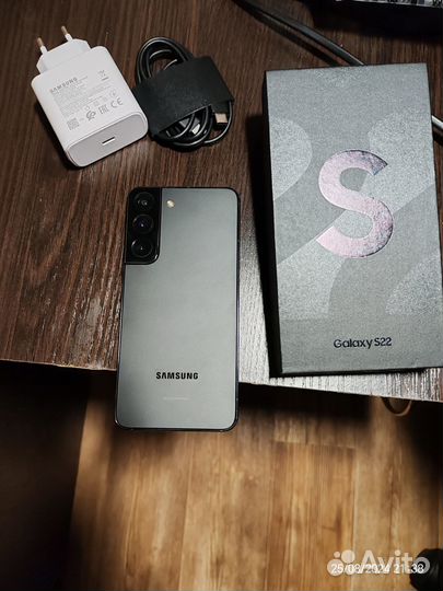 Samsung Galaxy S22, 8/256 ГБ