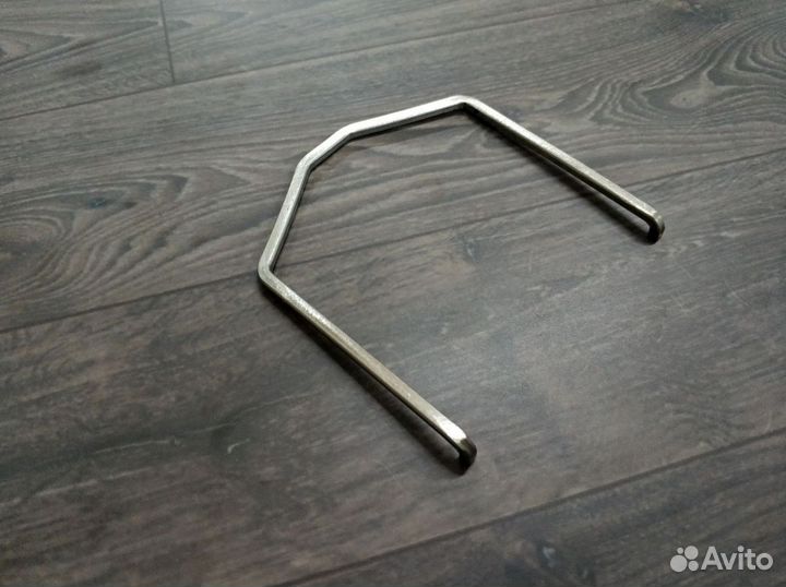 Скоба крепления патрубка интеркулера клапана EGR