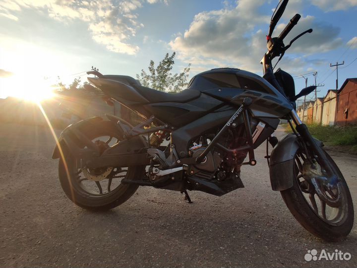 Мотоцикл Bajaj Pulsar NS200