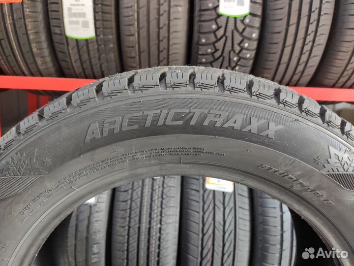 Landspider Arctictraxx 215/60 R17