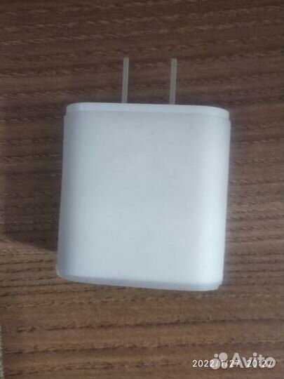 Блок питания 20w от Айфон 12