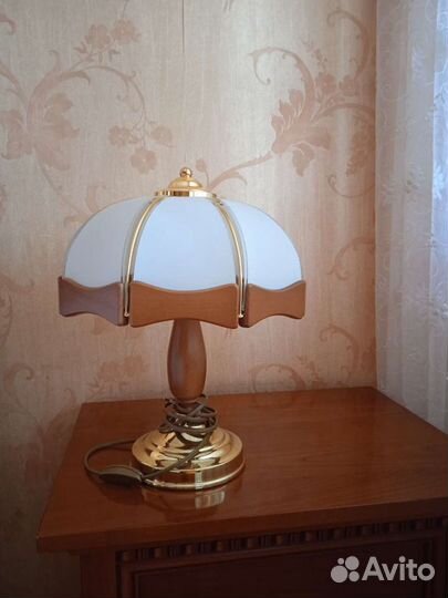 Лампа настольная Италия из дерева