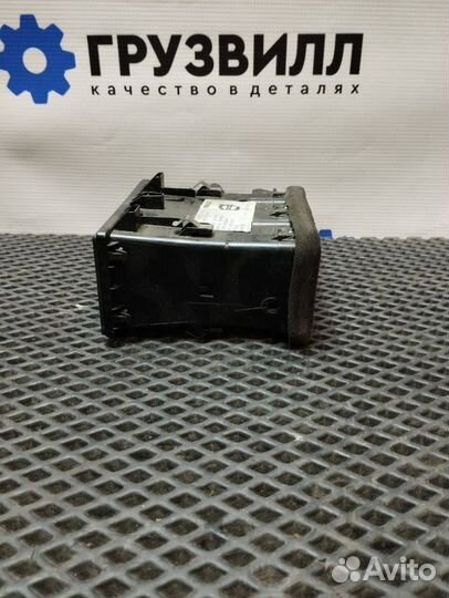 Дефлектор обдува салона левый Volvo FH4 82165759