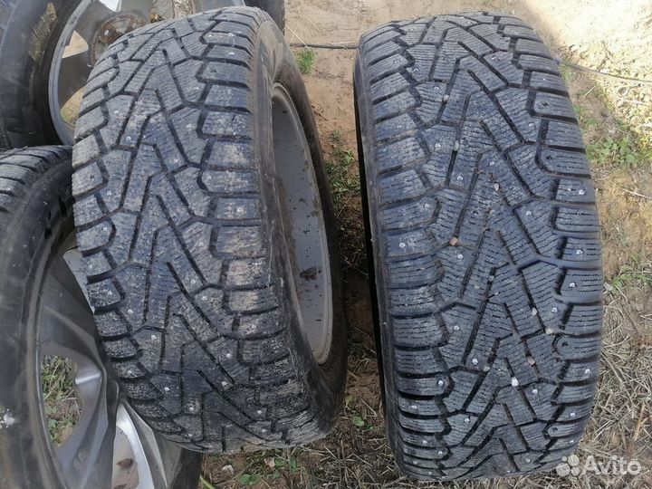 Pirelli Carrier 235/60 R18