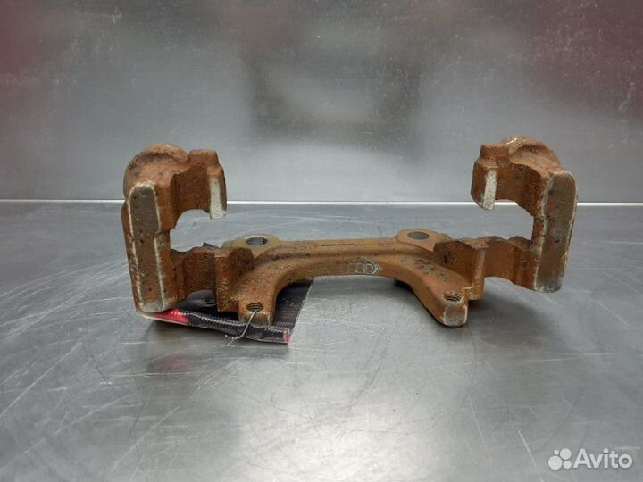 Скоба суппорта переднего