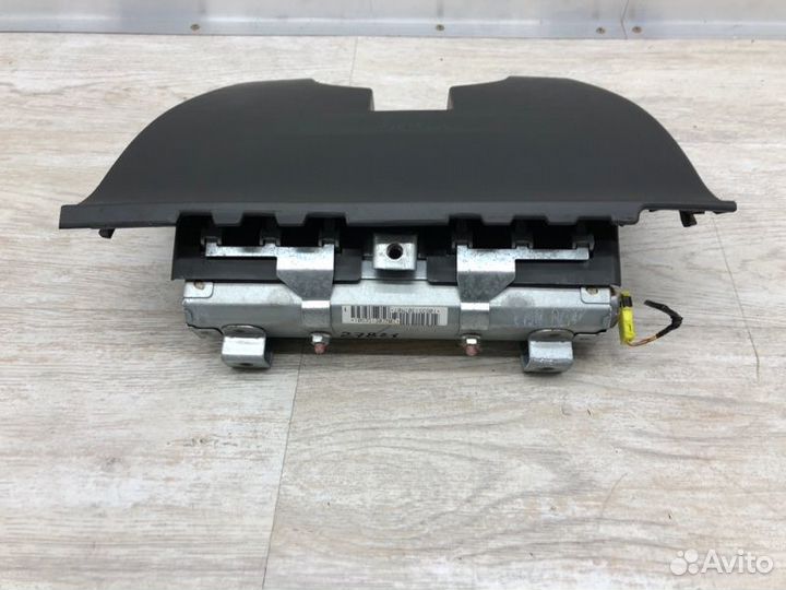 Подушка безопасности в колени Toyota Corolla Verso