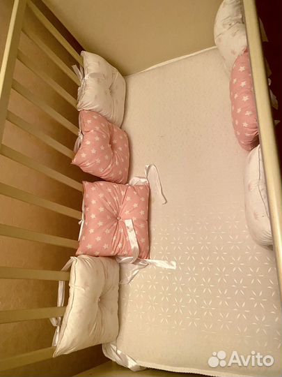 Детская кровать с маятником,комодом,матрац