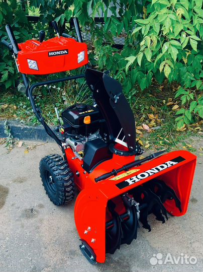 Снегоуборщик бензиновый Honda HSS 13HP