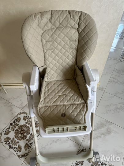 Стульчик для кормления Happy Baby William V2 Beige