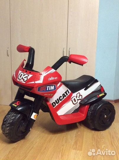 Детский электромотоцикл Peg-Perego Desmosedici