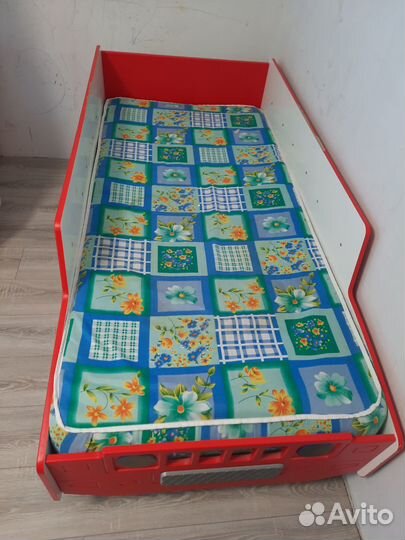 Детская кровать машина бу с матрасом