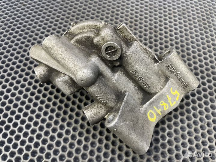 Кронштейн масляного фильтра Volkswagen Passat 3B5