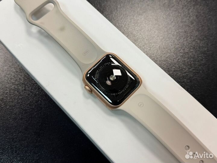 Apple Watch SE 40mm Gold