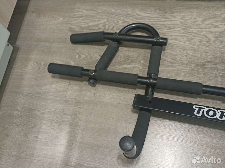 Турник на стеный