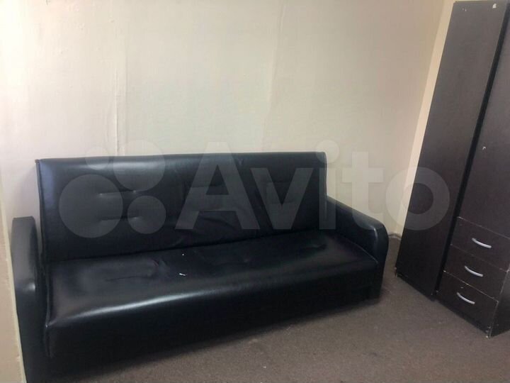 Комната 14 м² в > 9-к., 2/4 эт.